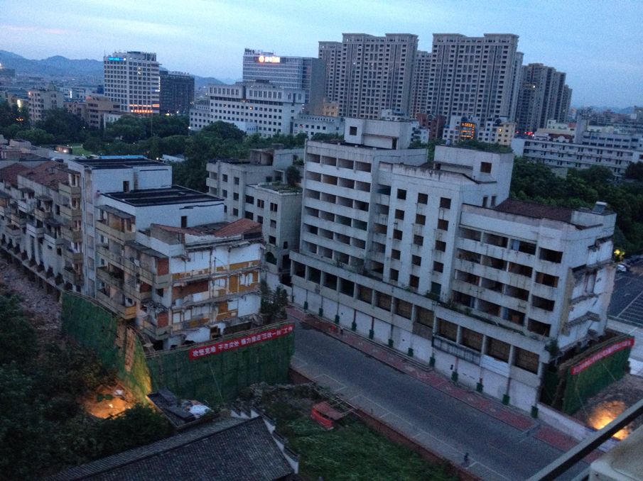 义乌市朝阳门旧房成功爆破拆除