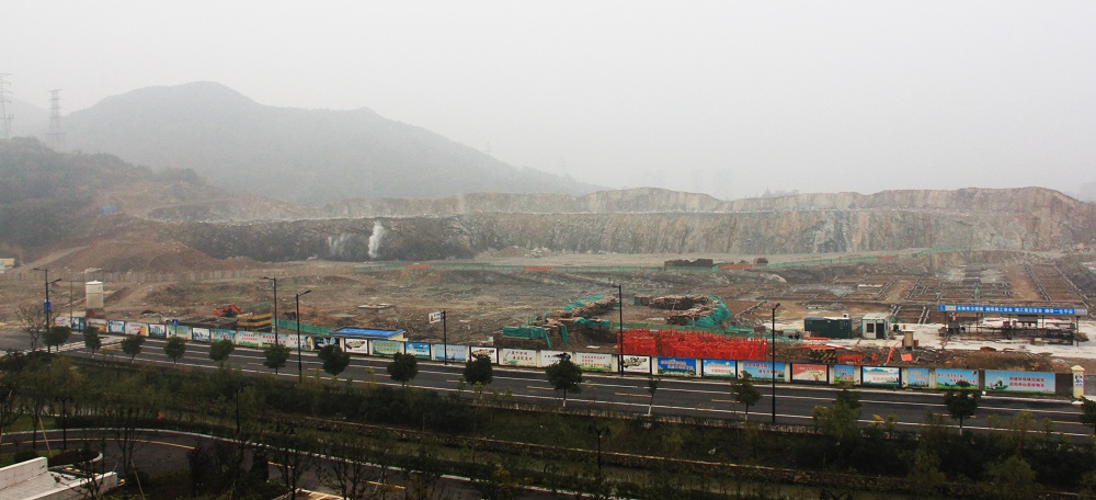 舟山市小干岛西部围涂工程牛头山剩余山体成功爆破