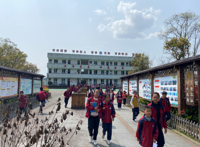 “爱心助学，温暖如春” -----------实地走访爱心助学活动捐助对象