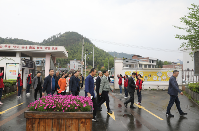 “爱心助学•情暖校园”——省爆破行业协会暨会员单位捐资助学活动