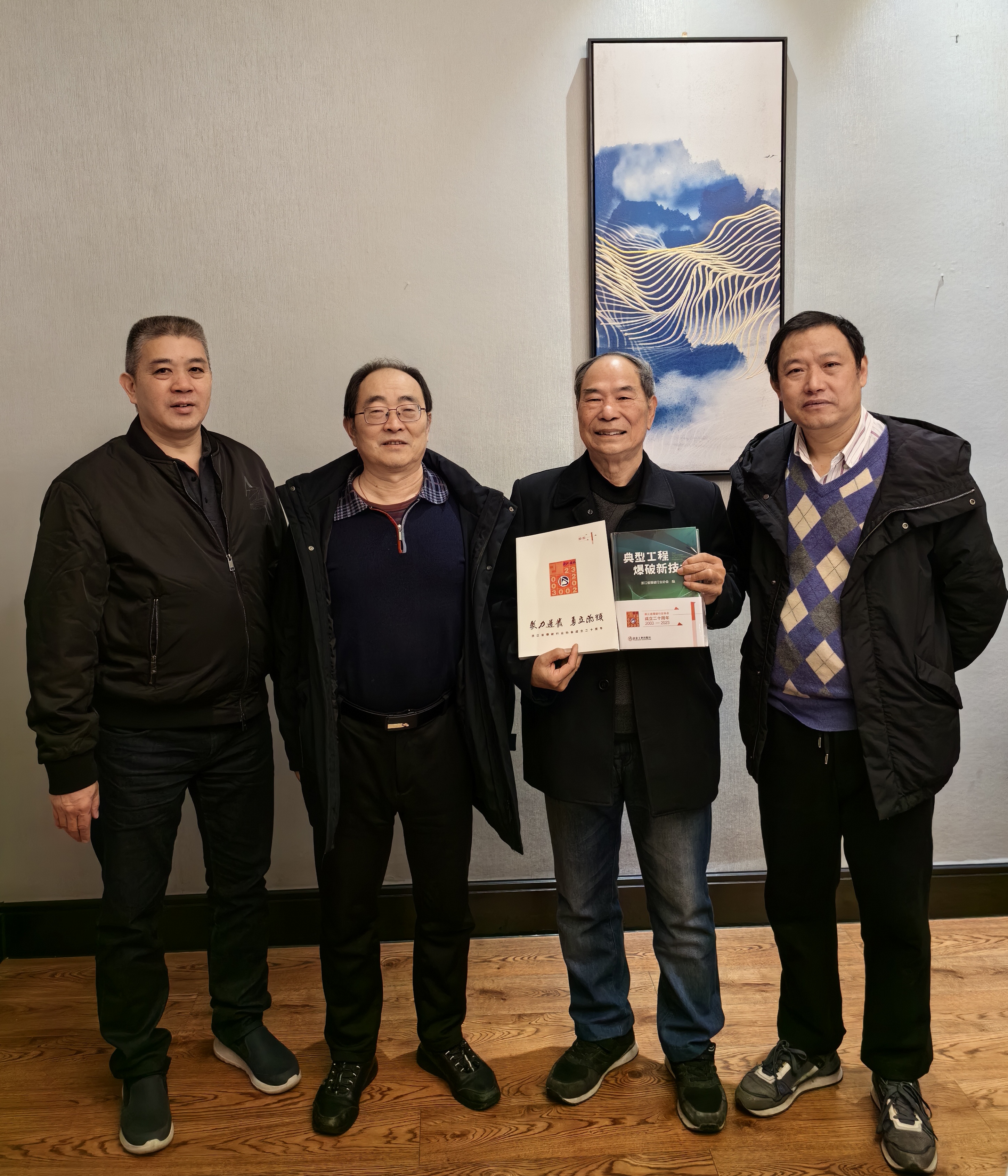 龙年新春送祝福，温情慰问暖人心——协会理事长一行春节走访慰问协会成立发起单位老同志